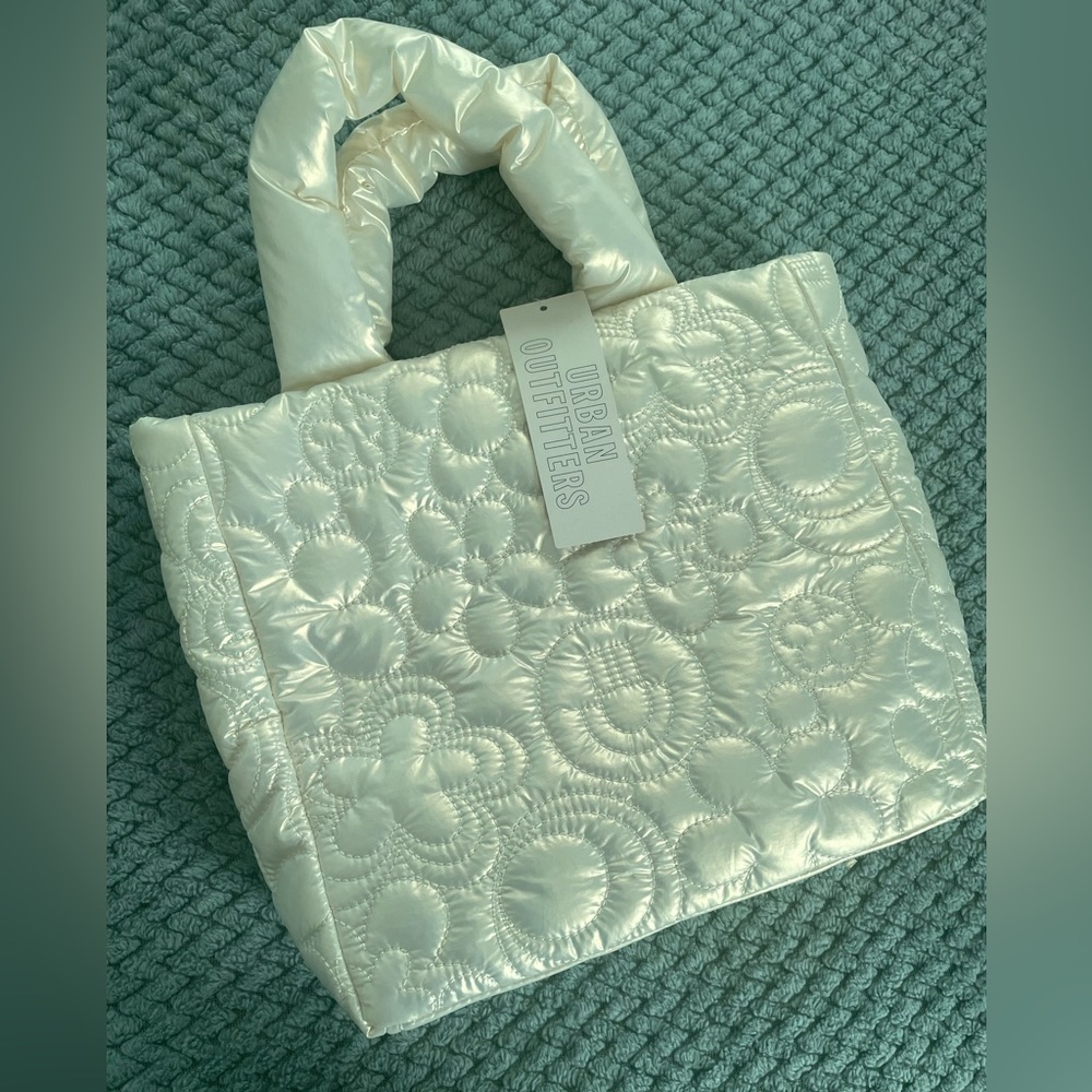 NWT Urban Outfitters White Holographic puffer Bag Tote - Picture 8 of 12
